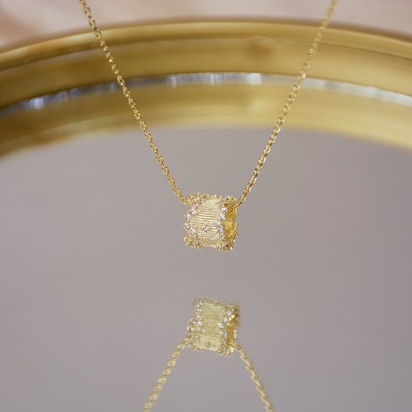 NEW 14k Gold Plated Round Diamond Geometric Textured Pendant Necklace - Picture 7 of 7